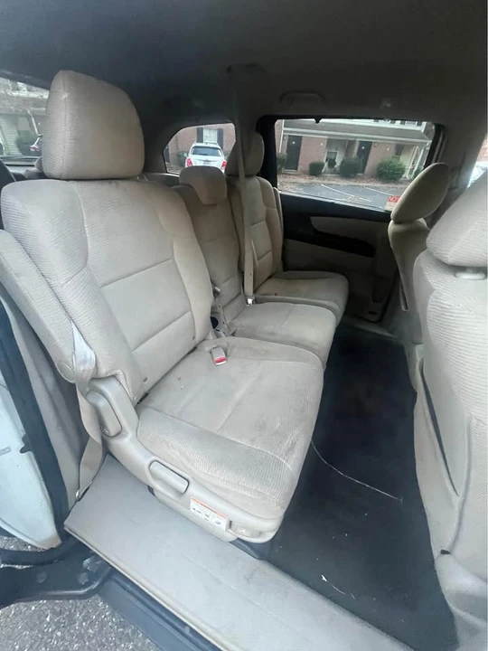 2011 Honda Odyssey - Image 6 of 8