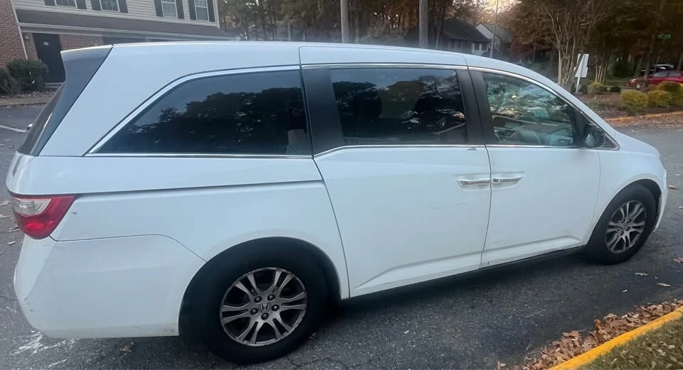 2011 Honda Odyssey - Image 2 of 8