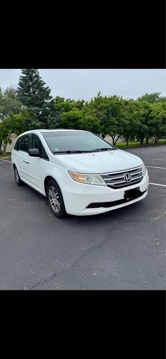 2011 Honda Odyssey - Image 2 of 14