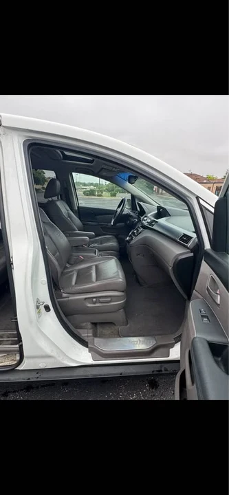 2011 Honda Odyssey - Image 8 of 14