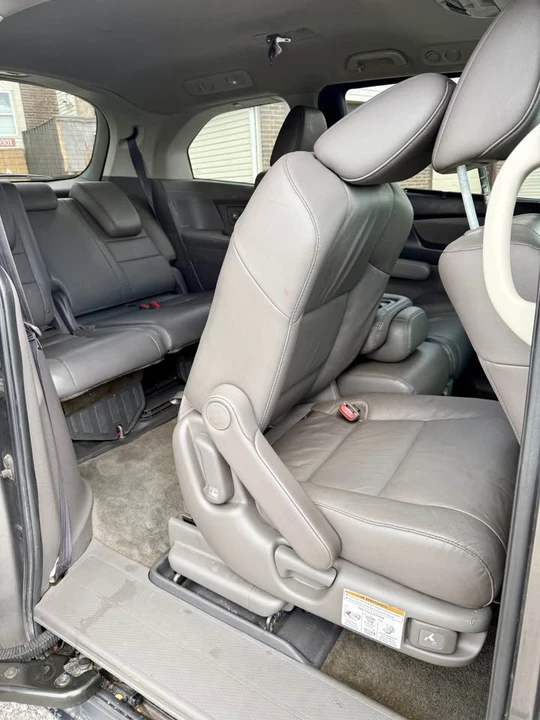 2011 Honda Odyssey - Image 17 of 20