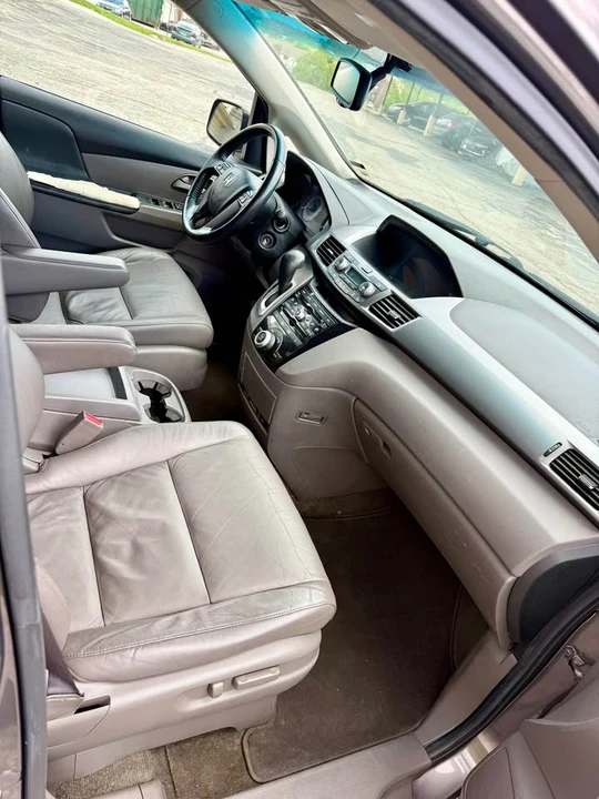 2011 Honda Odyssey - Image 15 of 20