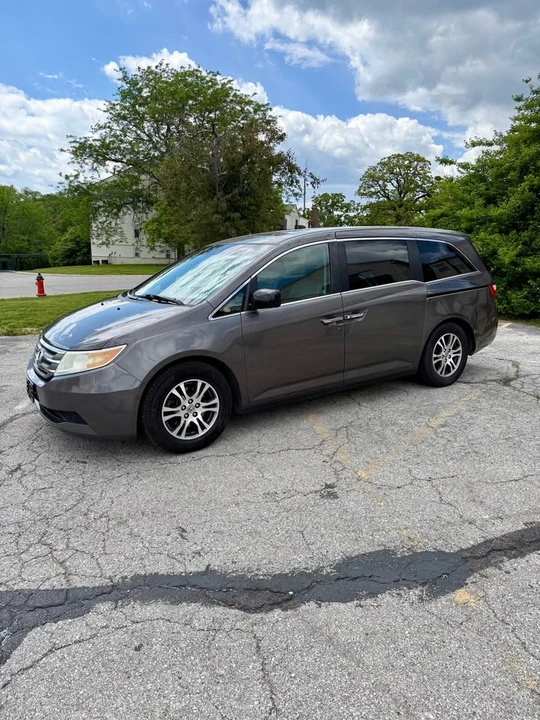 2011 Honda Odyssey - Image 2 of 20