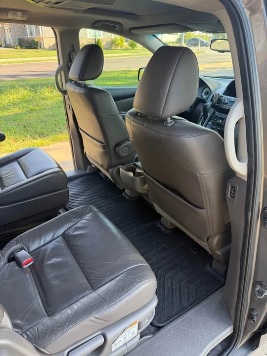 2011 Honda Odyssey - Image 6 of 8