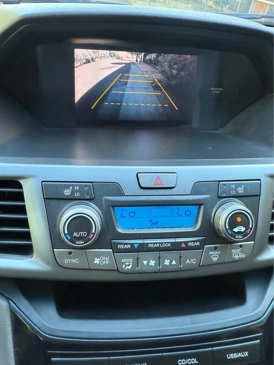 2011 Honda Odyssey - Image 10 of 18