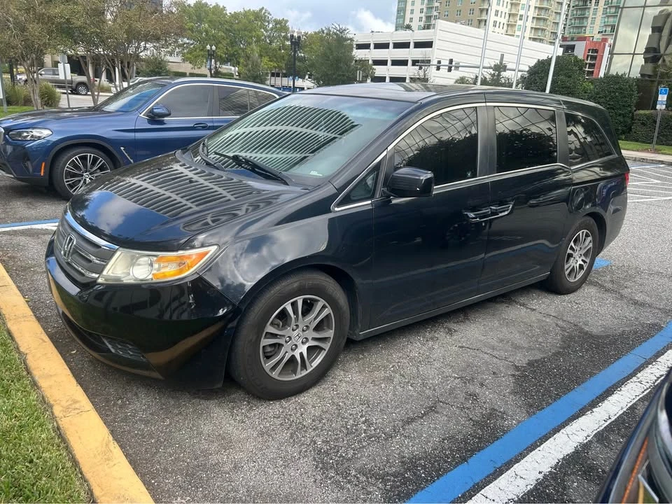 2011 Honda Odyssey - Image 2 of 5