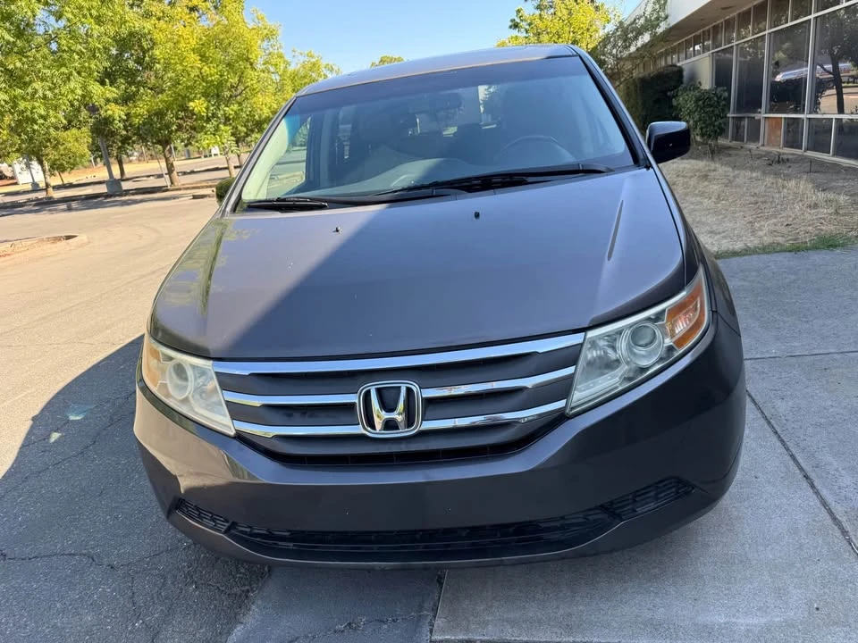 2011 Honda Odyssey - Image 2 of 18