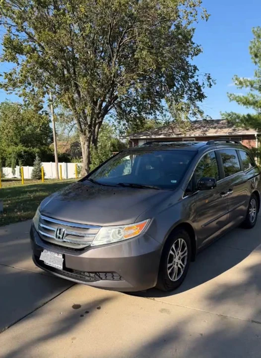 2011 Honda Odyssey - Image 2 of 8