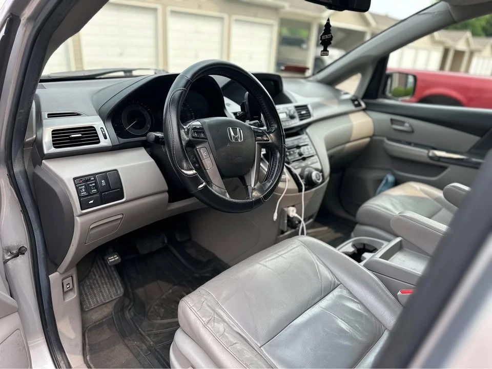 2011 Honda Odyssey - Image 5 of 10