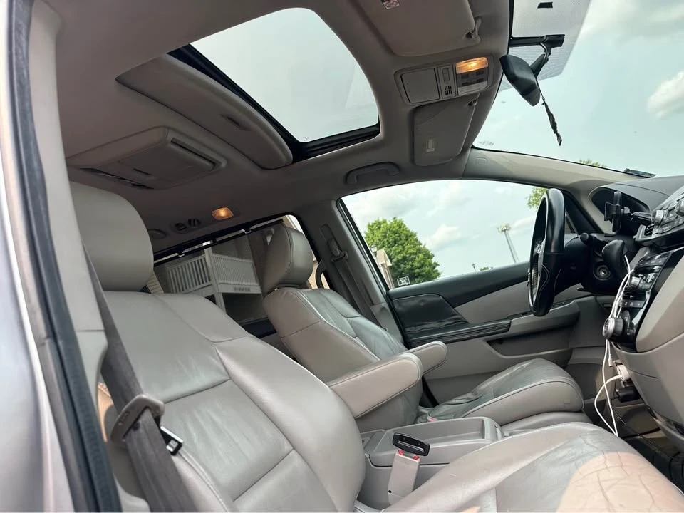 2011 Honda Odyssey - Image 9 of 10