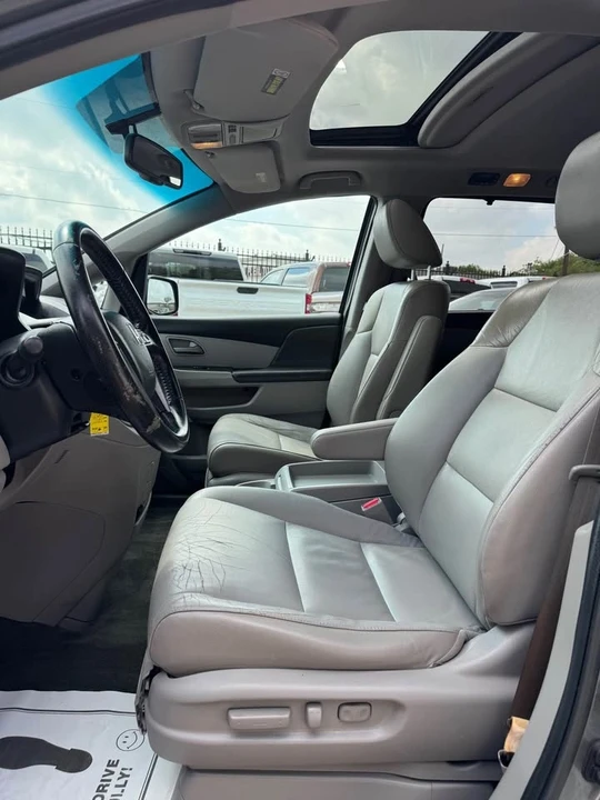 2011 Honda Odyssey - Image 10 of 12
