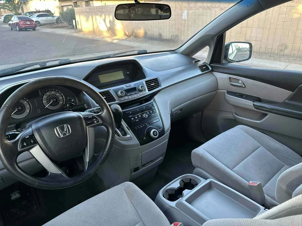 2011 Honda Odyssey - Image 10 of 12