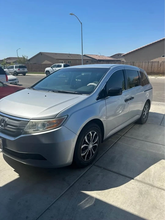 2011 Honda Odyssey - Image 2 of 4