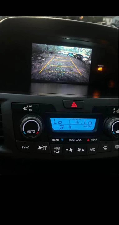 2011 Honda Odyssey - Image 2 of 5
