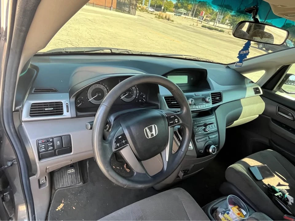 2011 Honda Odyssey - Image 2 of 5