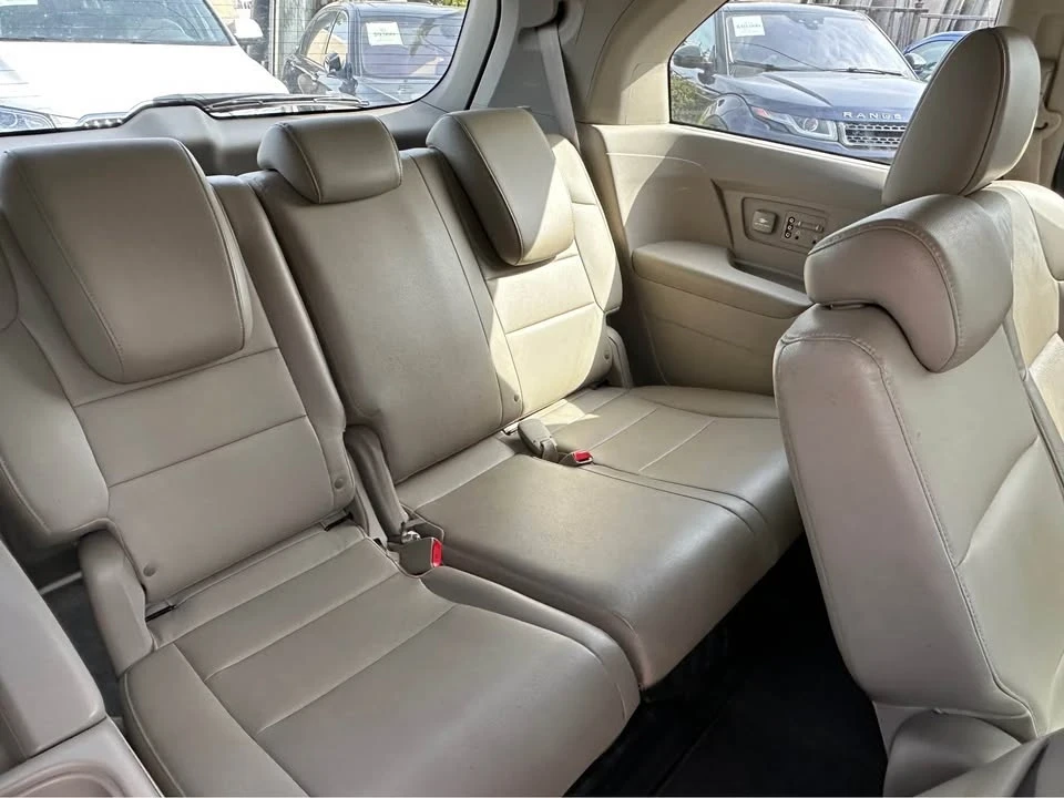 2011 Honda Odyssey - Image 16 of 20