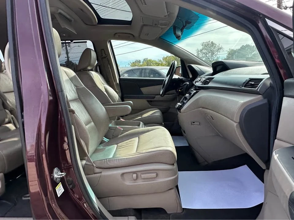 2011 Honda Odyssey - Image 14 of 20