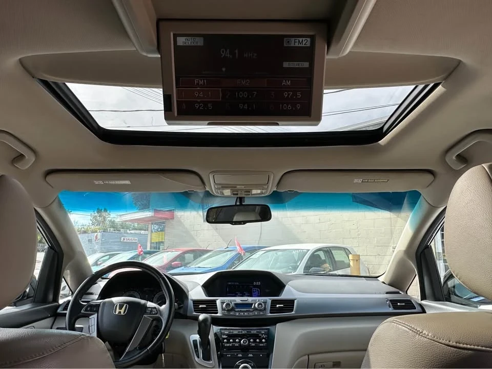 2011 Honda Odyssey - Image 17 of 20