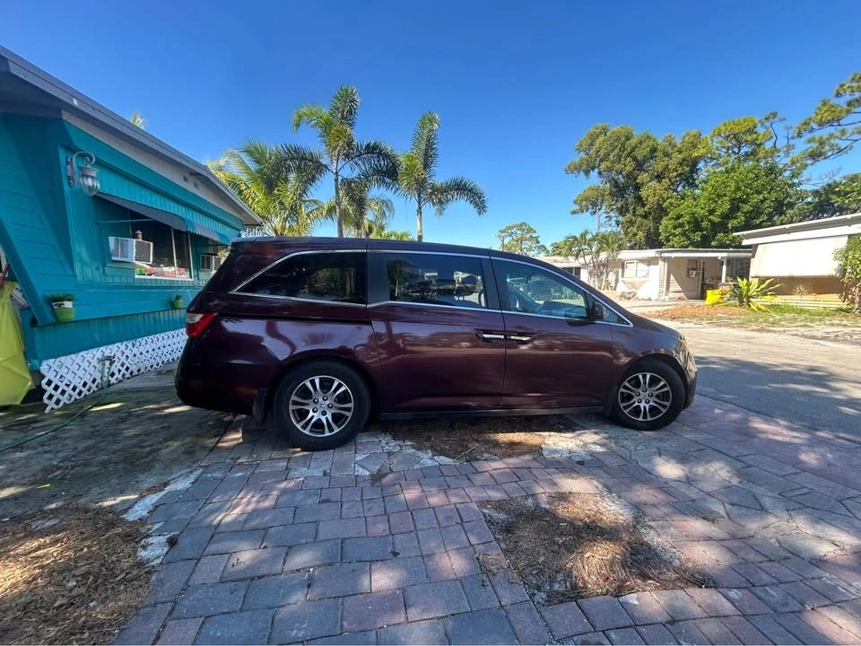 2011 Honda Odyssey - Image 2 of 4
