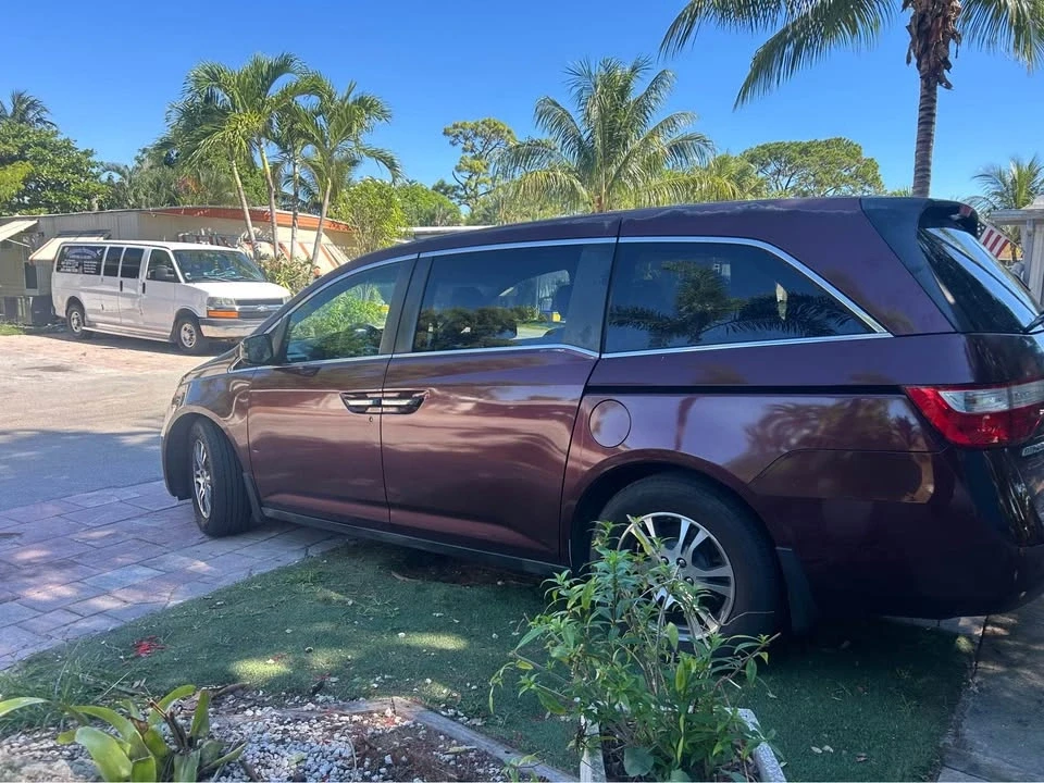 2011 Honda Odyssey - Image 3 of 4