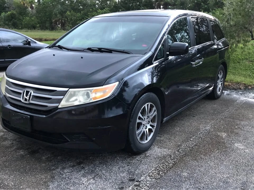 2011 Honda Odyssey - Image 2 of 9
