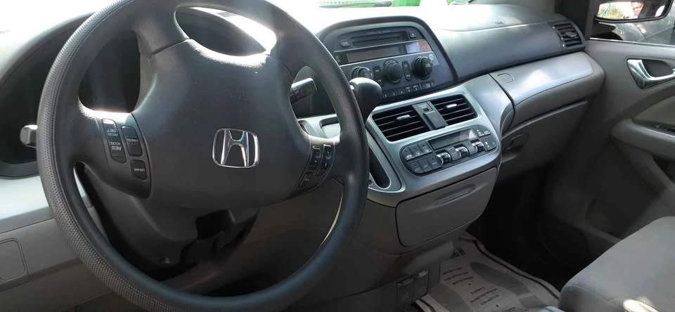 2011 Honda Odyssey - Image 10 of 16