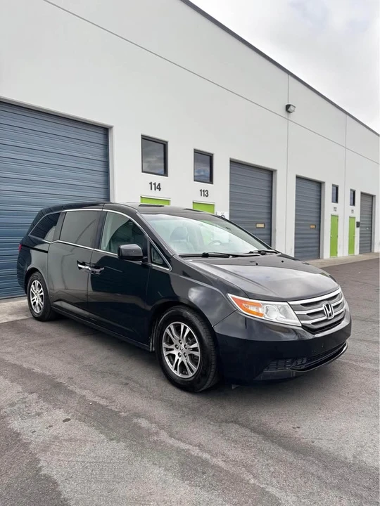 2011 Honda Odyssey - Image 2 of 10