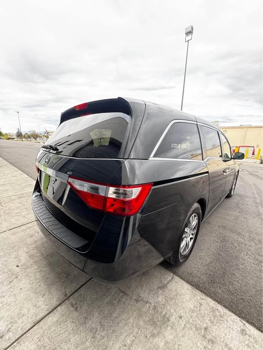 2011 Honda Odyssey - Image 3 of 10