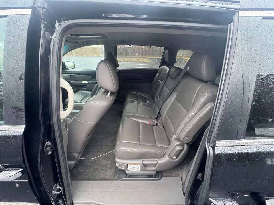 2011 Honda Odyssey - Image 17 of 20