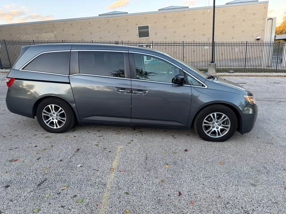 2011 Honda Odyssey - Image 3 of 12