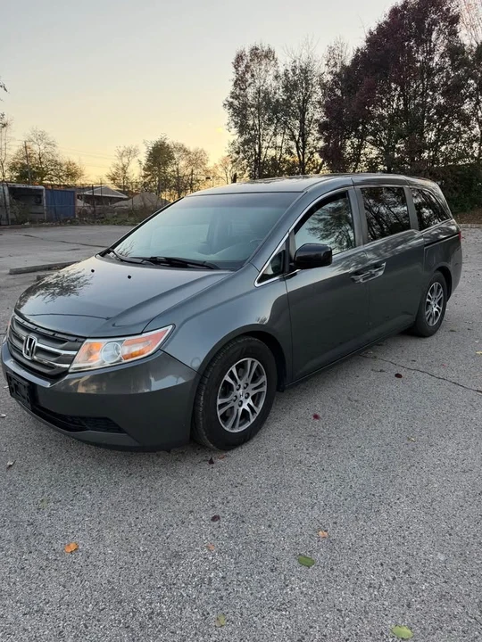 2011 Honda Odyssey - Image 2 of 12