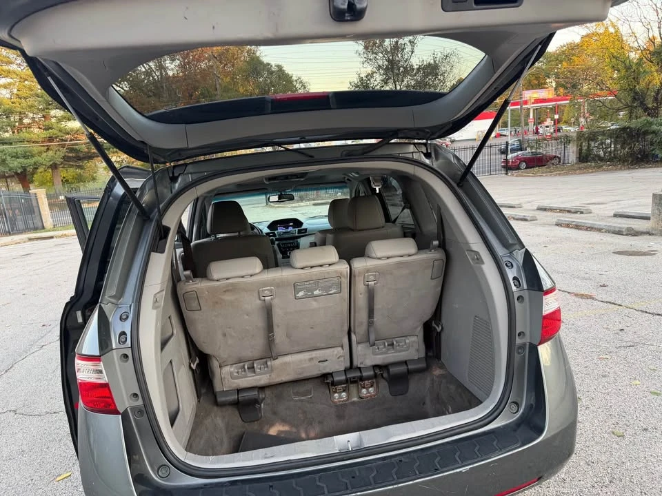 2011 Honda Odyssey - Image 10 of 12