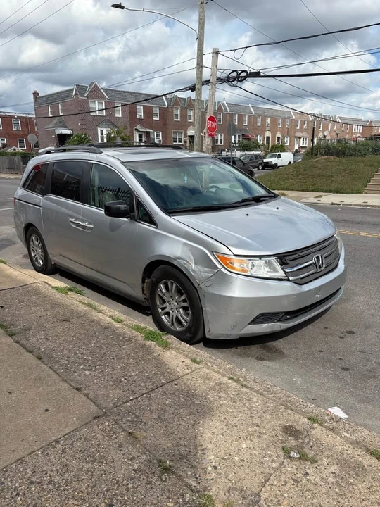 2011 Honda Odyssey - Image 2 of 6