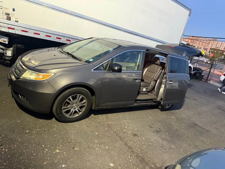 2011 Honda Odyssey - Image 3 of 9
