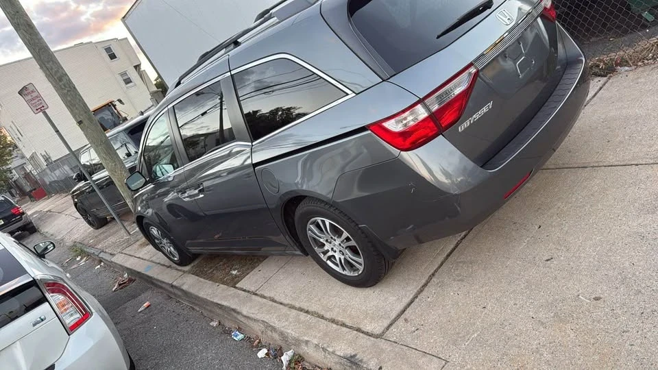 2011 Honda Odyssey - Image 6 of 9