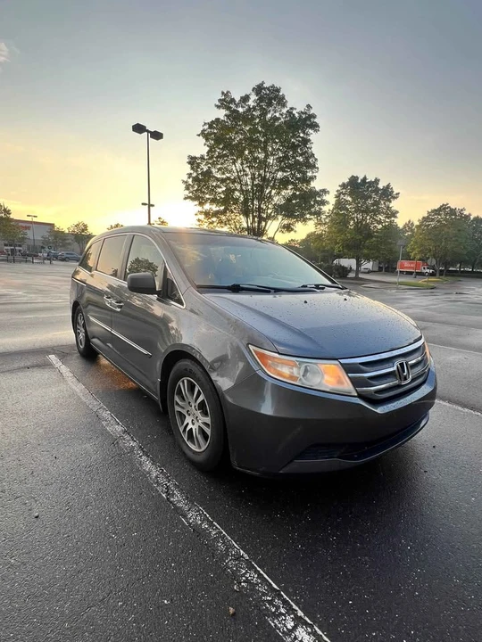 2011 Honda Odyssey - Image 2 of 10
