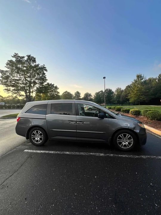 2011 Honda Odyssey - Image 3 of 10