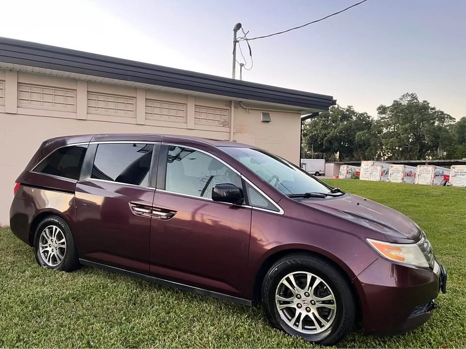 2011 Honda Odyssey - Image 2 of 13