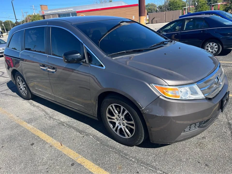 2011 Honda Odyssey - Image 2 of 6