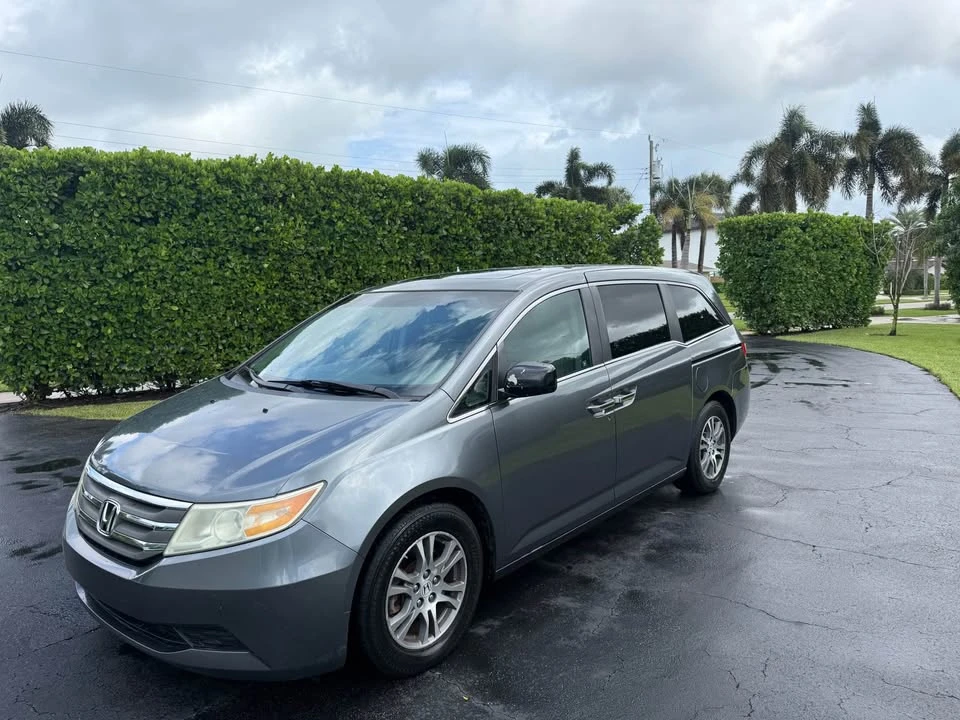 2011 Honda Odyssey - Image 2 of 9