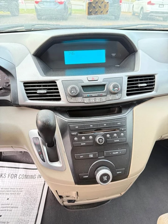 2011 Honda Odyssey - Image 12 of 14