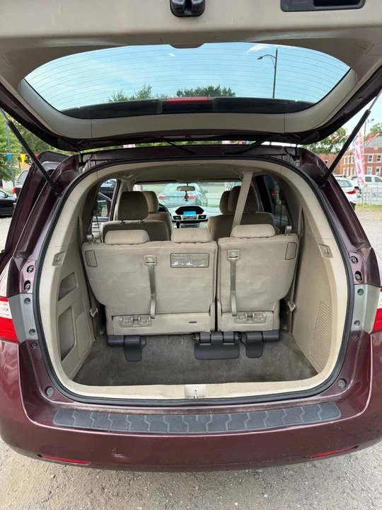 2011 Honda Odyssey - Image 9 of 14
