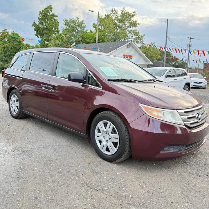 2011 Honda Odyssey - Image 2 of 14
