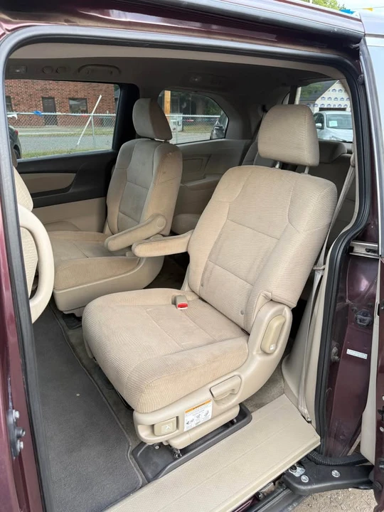 2011 Honda Odyssey - Image 13 of 15