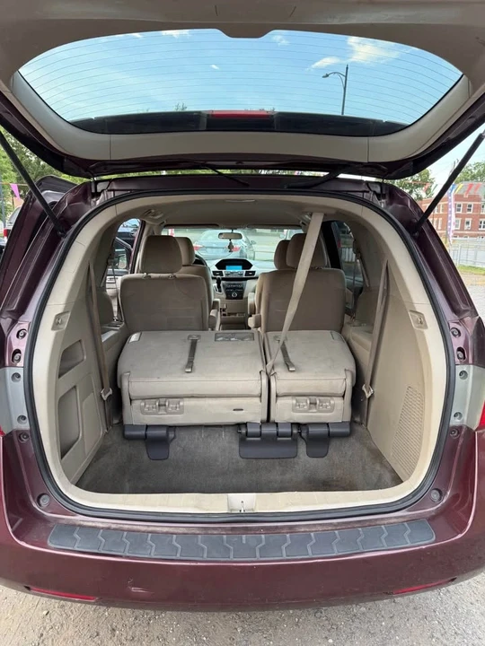 2011 Honda Odyssey - Image 2 of 11