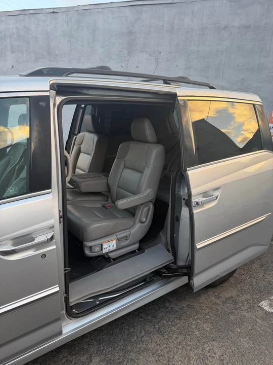 2011 Honda Odyssey - Image 7 of 15