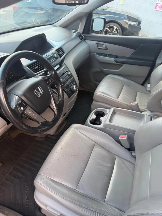 2011 Honda Odyssey - Image 10 of 15