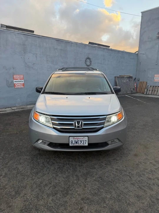 2011 Honda Odyssey - Image 2 of 15