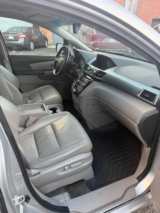 2011 Honda Odyssey - Image 11 of 15