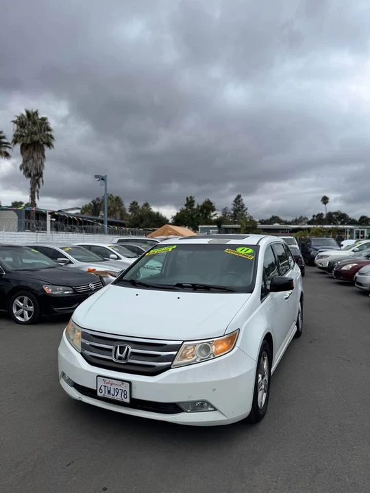 2011 Honda Odyssey - Image 2 of 16